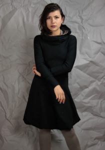 Kapuzenkleid schwarz