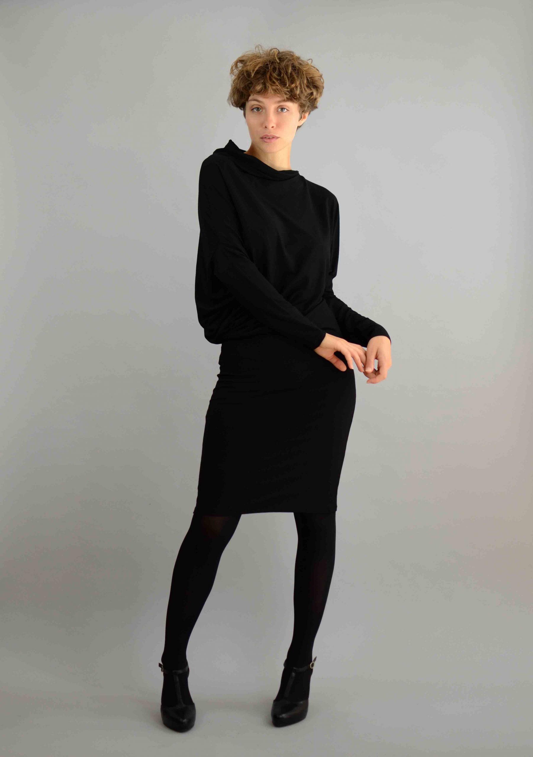 Schwarzes Asymmetrisches Kleid Jacki Aus Einer Oekotex Viskose Mandutrap