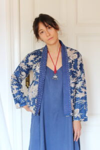 Kantha Steppjacke blau Kragen Detail — ManduTrap handgefertigt