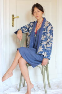 Kantha Jacke handgefertigt Damen blau — ManduTrap Sunaja Frontansicht