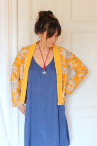 Kantha Jacke Sunaja senfgelb Rückansicht — faire Mode Rajasthan