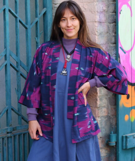 Dhima Kimono Jacke Damen Ikat Marineblau Magenta mit Taschen und Gürtel – ManduTrap Bio-Baumwolle Indien